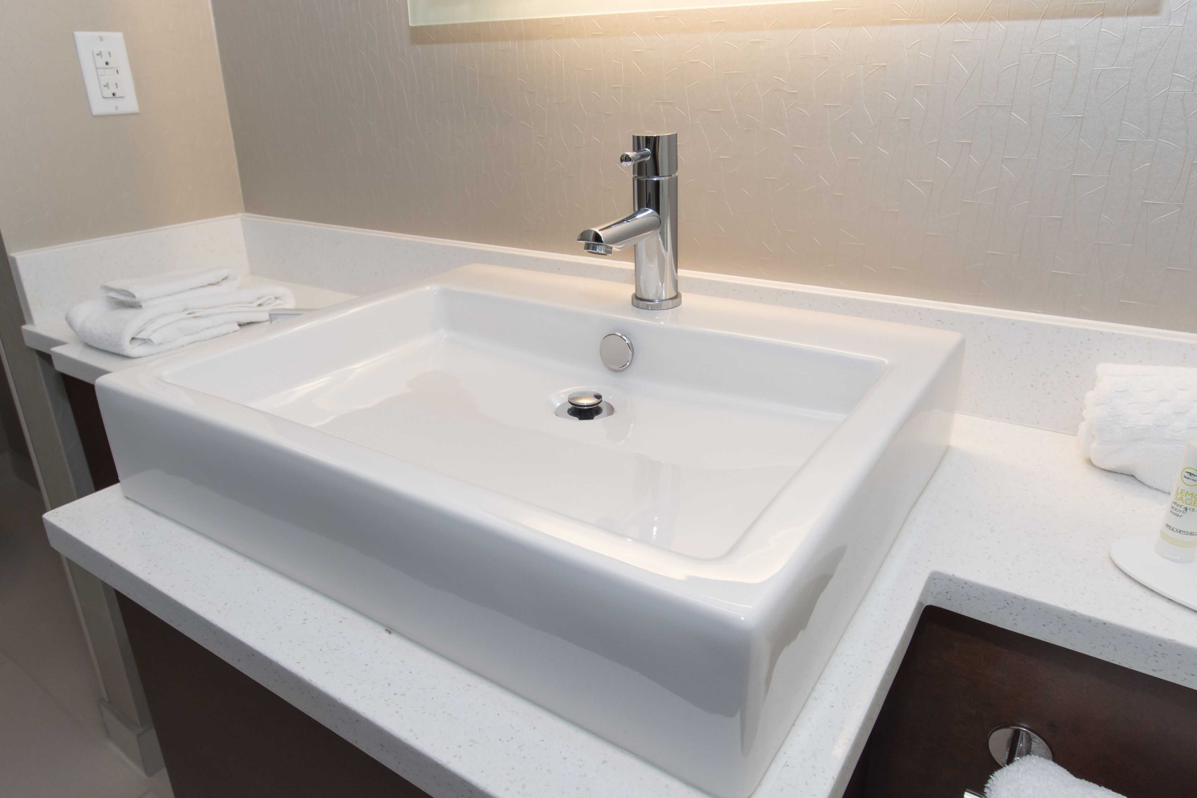 combined shower/bathtub, free toiletries, hair dryer, towels