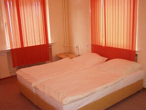 Single room/ shared bath on same floor