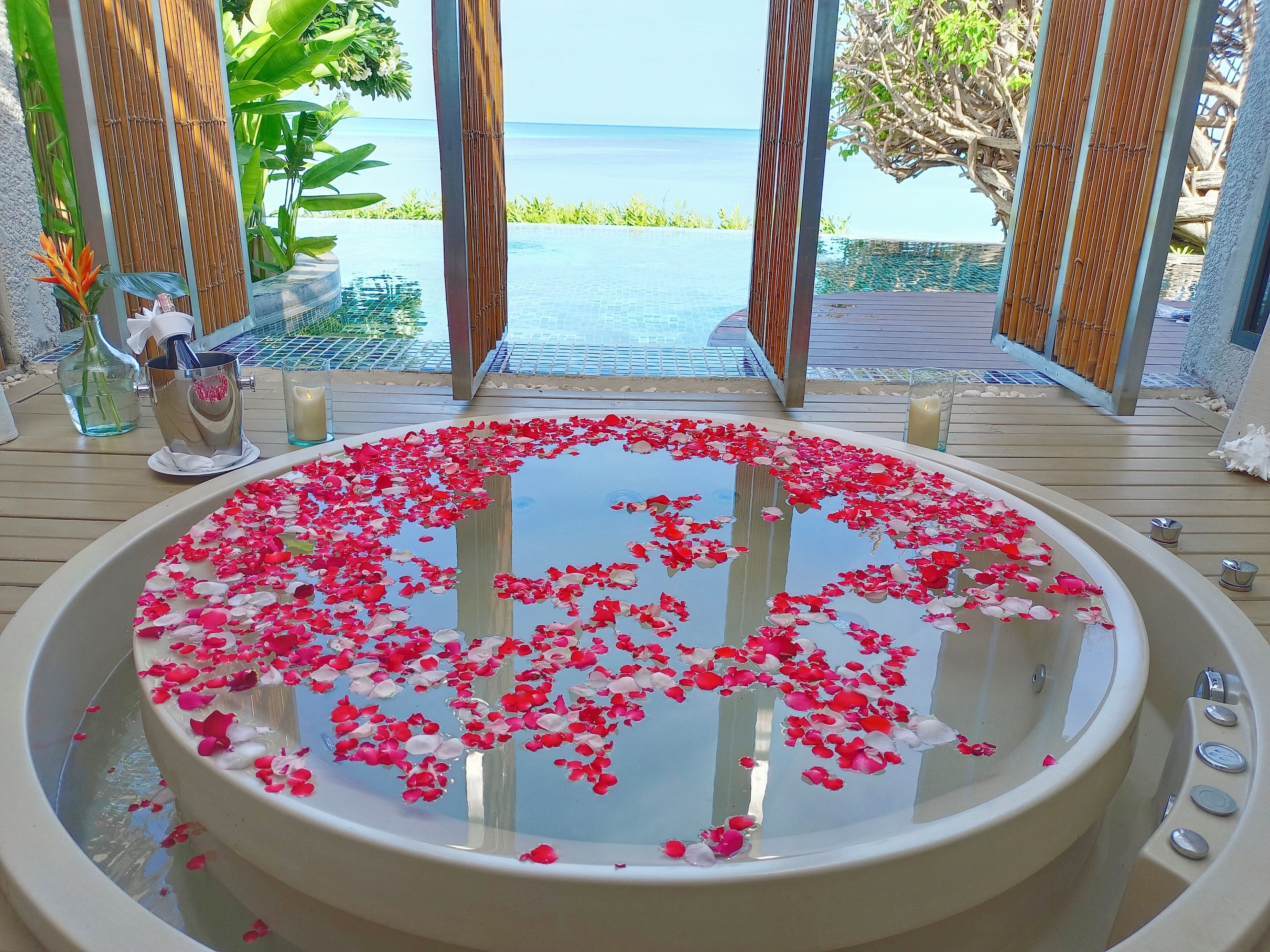 Sareeraya Presidential Villa (2 BR) | 浴室 | 免费洗浴用品、吹风机、浴袍、拖鞋