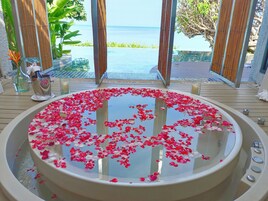 Sareeraya Presidential Villa (2 BR) | Bathroom | Free toiletries, hair dryer, bathrobes, slippers