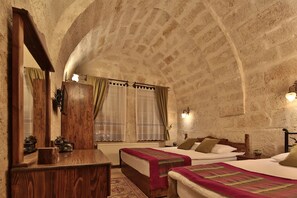 Standard Triple Room | Hypo-allergenic bedding, minibar, desk, laptop workspace - Elif Stone House (Ürgüp)