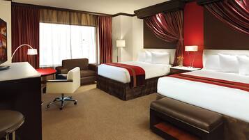 Bộ đồ giường cao cấp, két bảo mật tại phòng, bàn