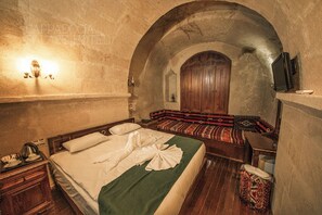 Deluxe Room | Premium bedding, down duvets, individually decorated - Cappadocia Palace Hotel (Ürgüp)