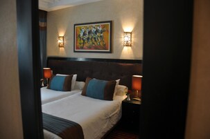 Ropa de cama de alta calidad y minibar 