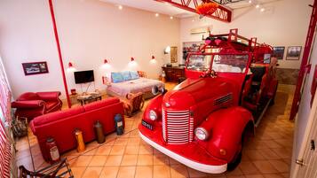 Phòng Suite Exclusive, bồn tắm thủy lực (Fire Engine) | 1 phòng ngủ, bộ đồ giường cao cấp, nệm có lớp đệm bông