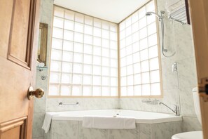 尊榮公寓, 2 間臥室 (Residency Penthouse) | 浴室 | 淋浴/浴缸二合一、按摩浴缸、名牌盥洗用品 、吹風機