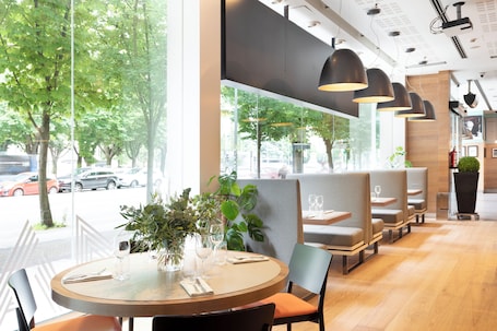 Restaurant. Zinema7