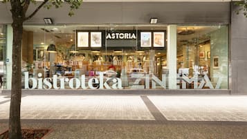 A storefront with the name "bistroteka" and "ASTORIA" visible through the glass.