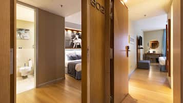 Habitación Familiar | Minibar (con algunos artículos gratuitos) y caja fuerte