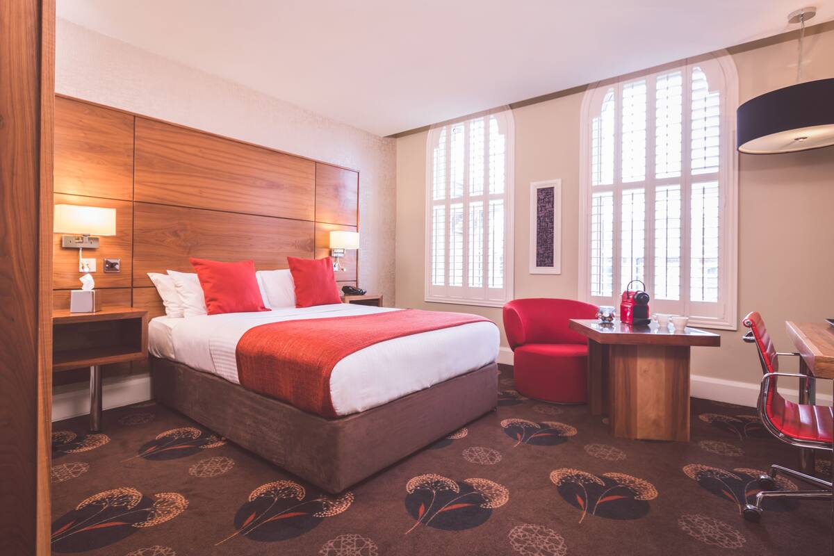 Deluxe Double Room | Premium bedding, in-room safe, desk, laptop workspace