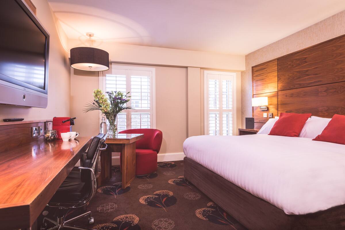 Standard Double Room | Premium bedding, in-room safe, desk, laptop workspace