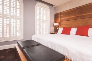 Premium bedding, in-room safe, desk, laptop workspace