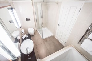 Standard-Doppelzimmer | Badezimmer