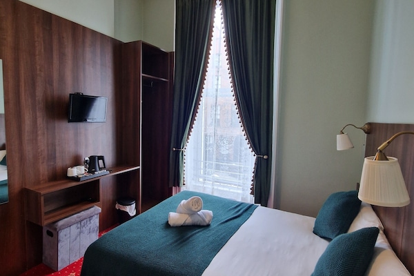 Premier Double Room, 1 Double Bed | Iron/ironing board, free WiFi, bed sheets