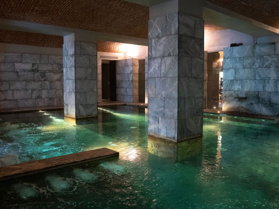 Sauna, hot tub, steam room, sports massages, massages