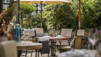 2 Restaurants; Frühstück, Mittagessen und Abendessen werden serviert