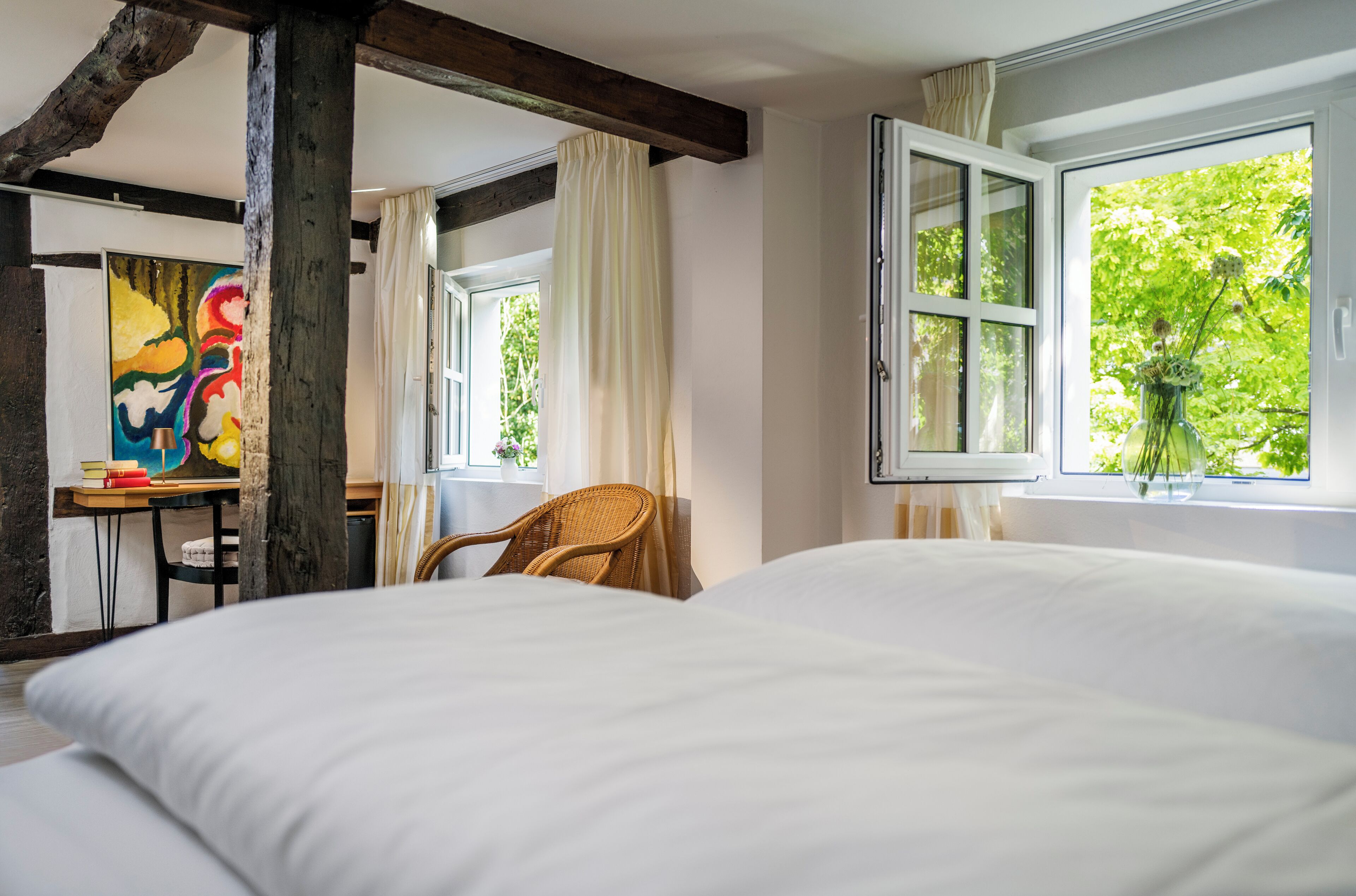 Allergikerbettwaren, Minibar, Zimmersafe, Schreibtisch