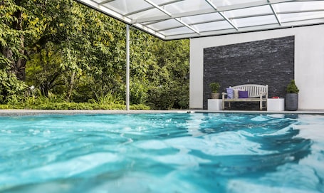 Seasonal outdoor pool, pool umbrellas, sun loungers