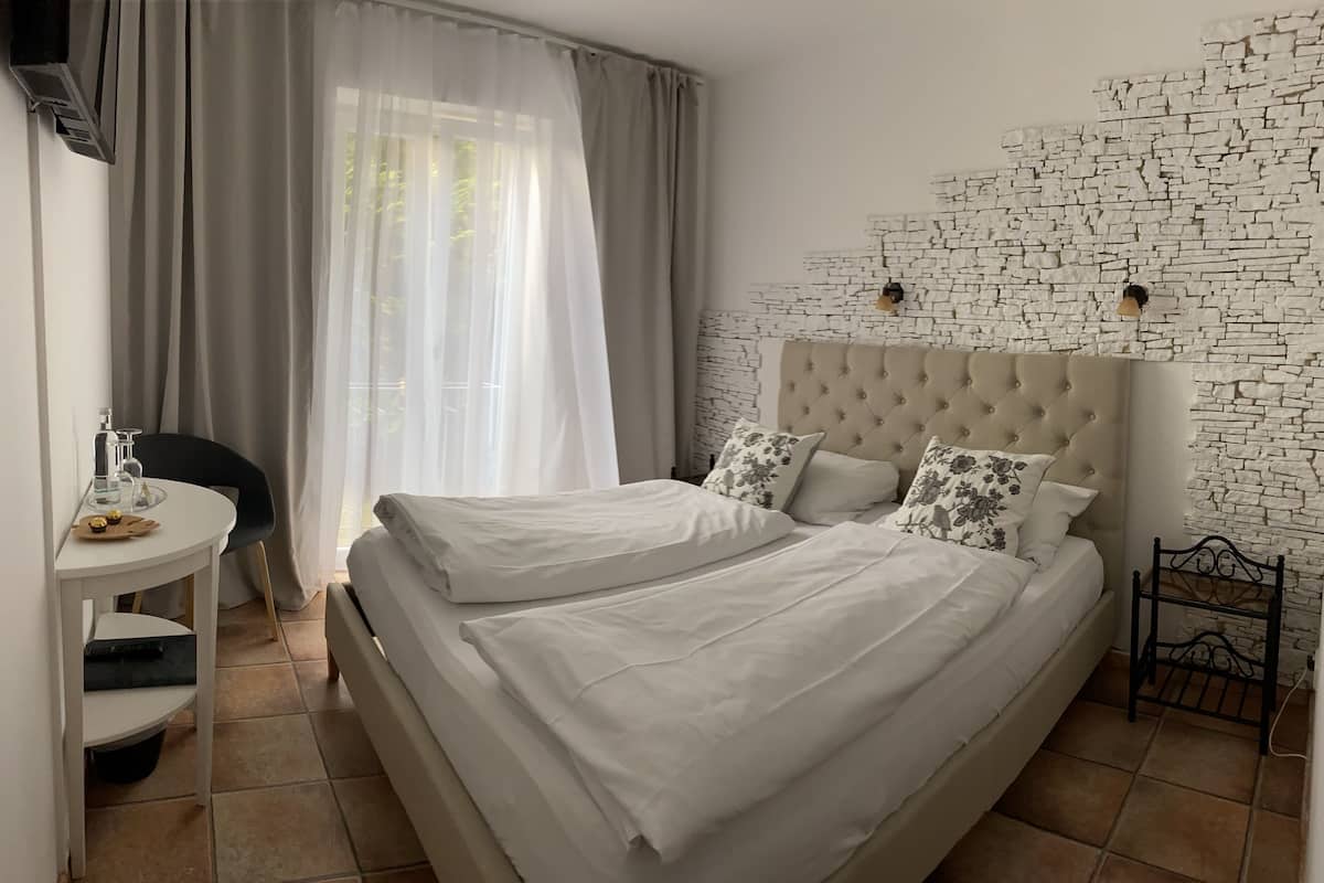 Iron/ironing board, free cots/infant beds, free WiFi