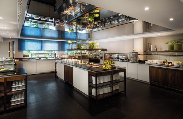 Daily buffet breakfast (EUR 18 per person)
