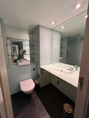 1 bedroom, hypo-allergenic bedding, desk, blackout curtains