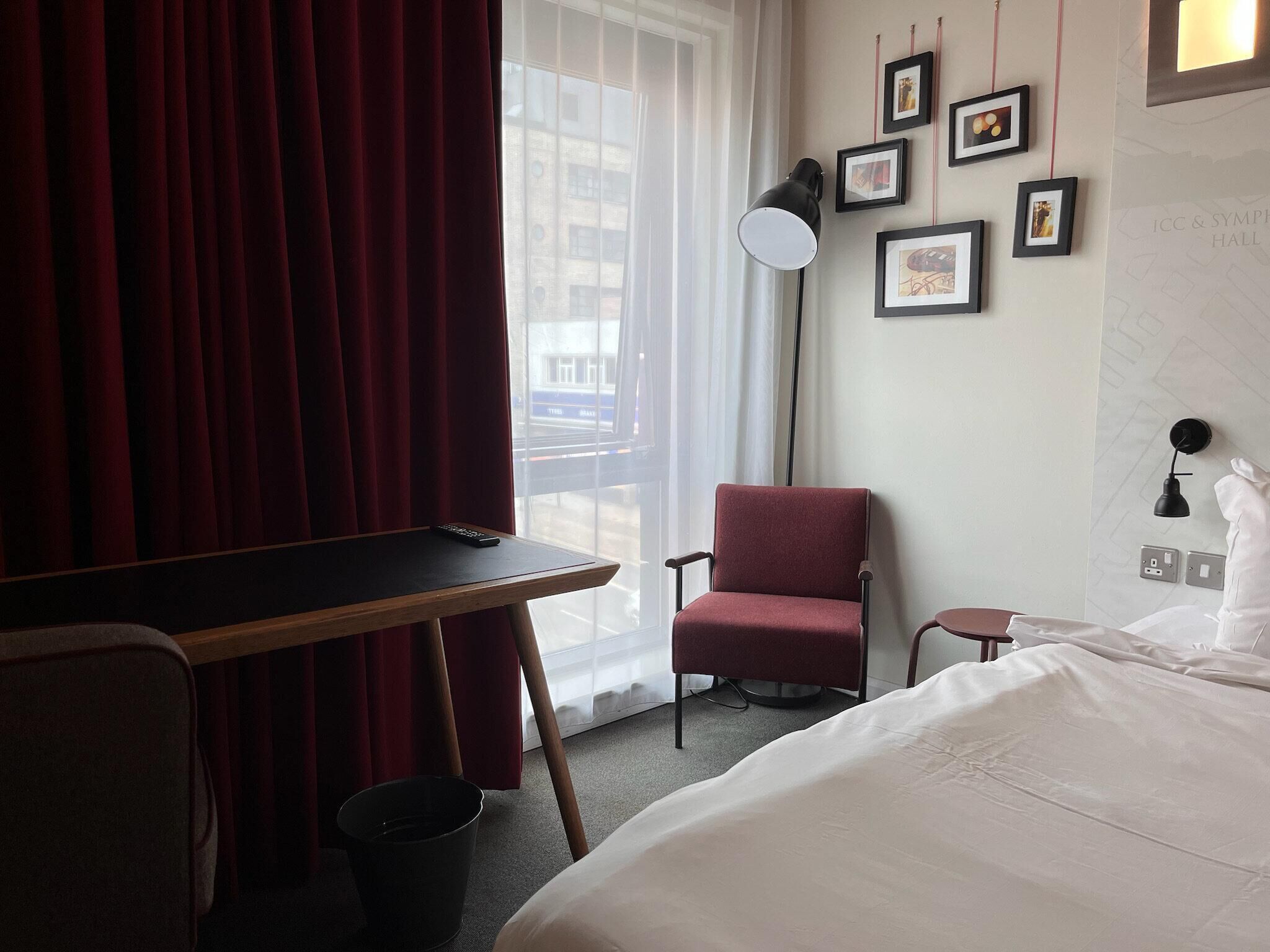 Twin Room | 1 bedroom, hypo-allergenic bedding, desk, blackout drapes