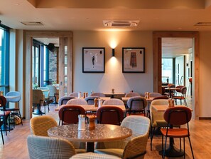 Breakfast, lunch and dinner served - B&B HOTEL Birmingham Centre (Birmingham)