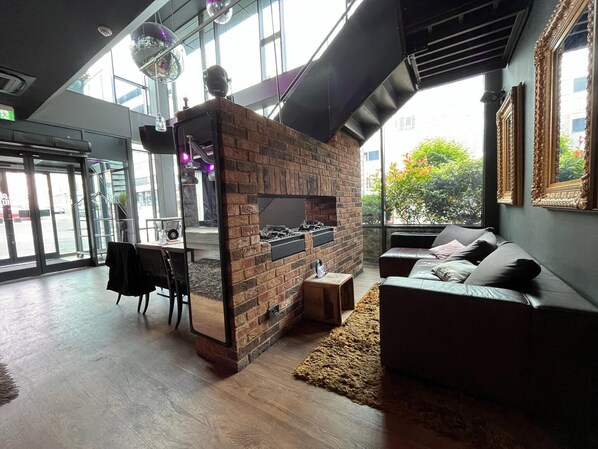 Breakfast, lunch and dinner served