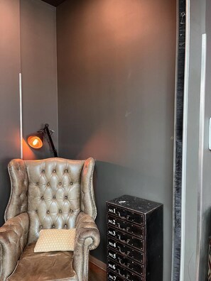 1 bedroom, hypo-allergenic bedding, desk, blackout curtains