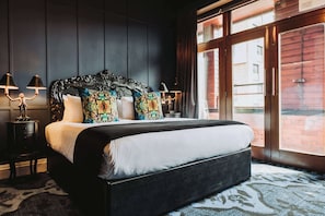 Deluxe Room, 1 King Bed, Non Smoking, Balcony