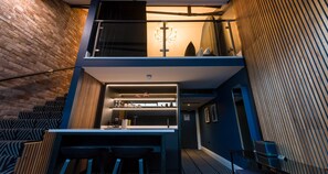 Suíte superior, 1 cama King, para não fumantes, cozinha americana (Duplex) | Roupas de cama de algodão egípcio, roupas de cama premium