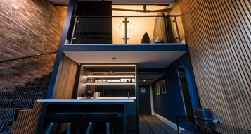 Superior Suite, 1 King Bed, Non Smoking, Kitchenette (Duplex)