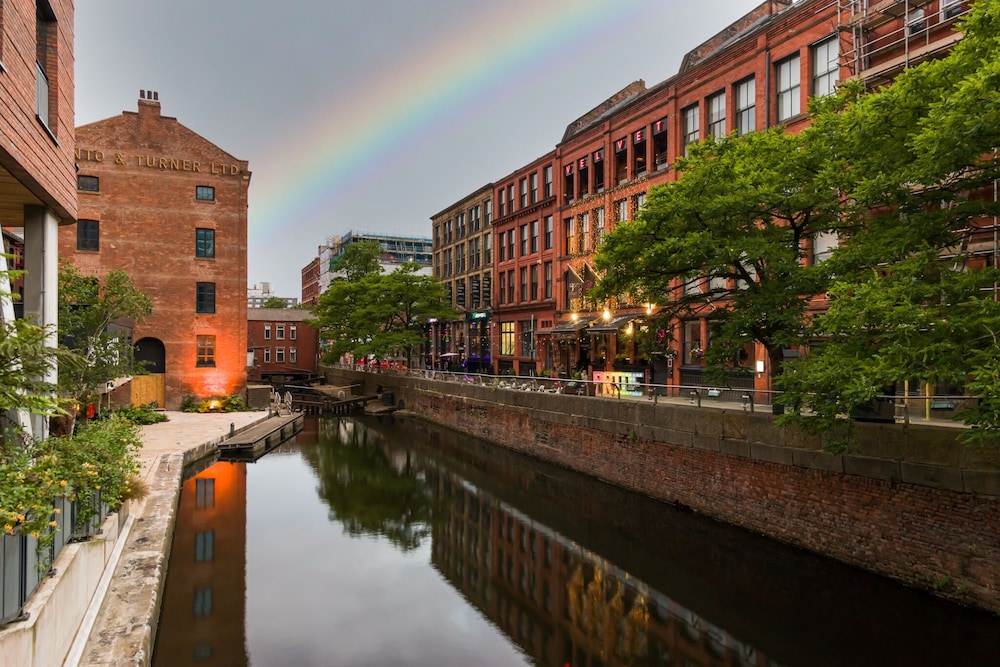 Velvet Hotel, Bar & Brasserie by null