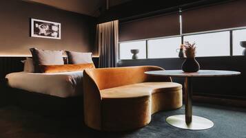 Suite, 1 King Bed, Non Smoking | Egyptian cotton sheets, premium bedding, pillow-top beds, minibar