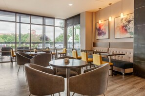 Breakfast and dinner served