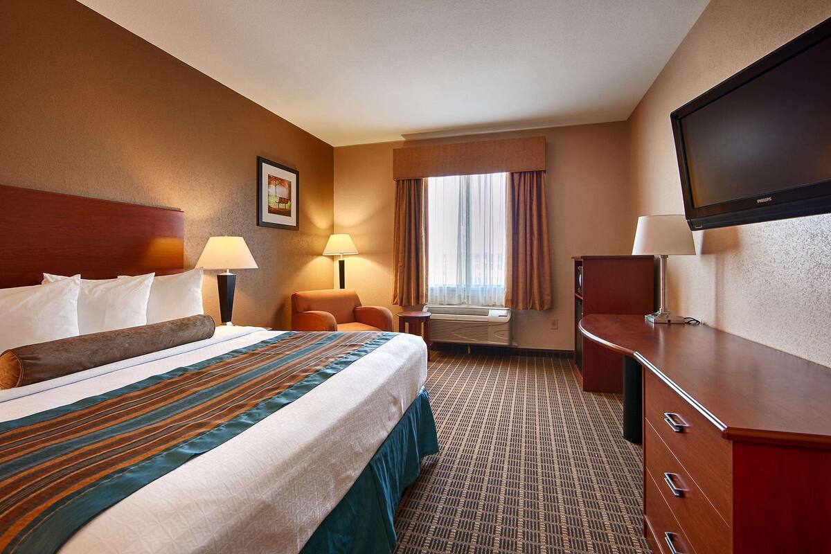 desk, laptop workspace, iron/ironing board, free cots/infant beds