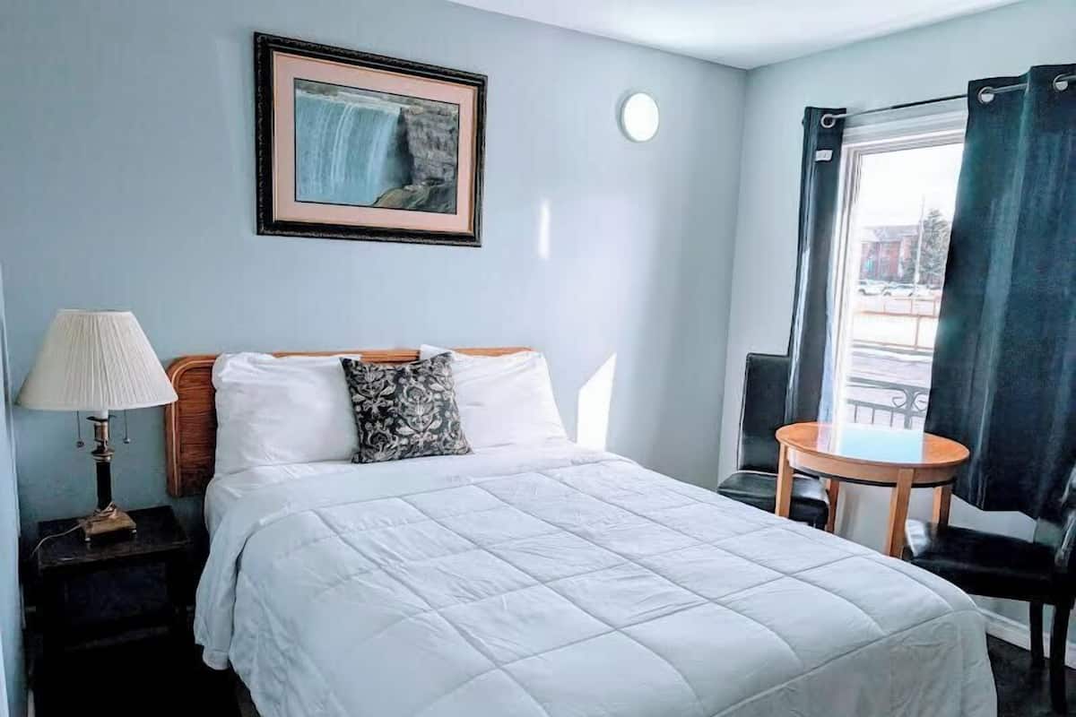 Basic Single Room, 1 Queen Bed