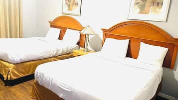 Comfort-dobbeltværelse - 2 queensize-senge - ikke-ryger | Skrivebord, strygejern/strygebræt, gratis Wi-Fi, sengetøj