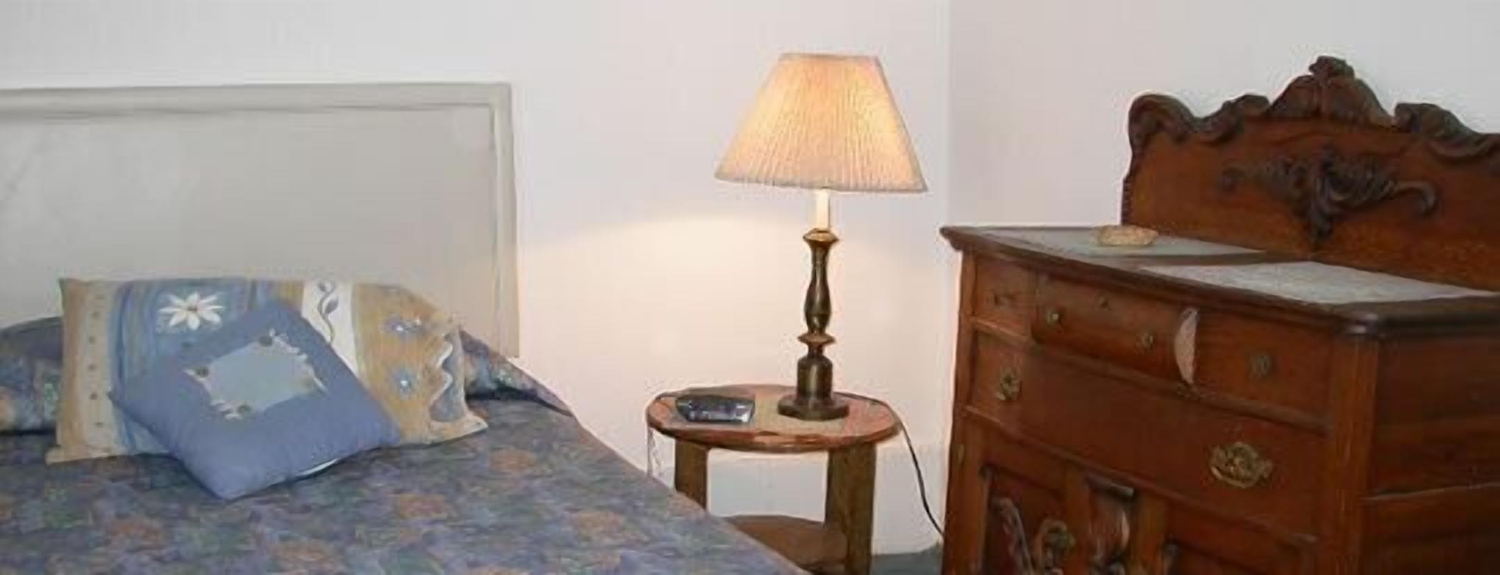 Room, 1 Queen Bed, Private Bathroom