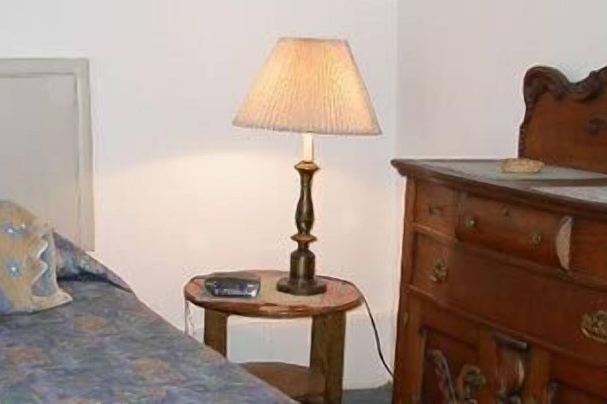 Room, 1 Queen Bed, Private Bathroom