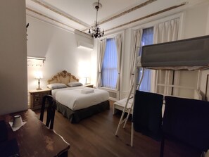 Familienzimmer | Schreibtisch, Bügeleisen/Bügelbrett, kostenloses WLAN, Bettwäsche