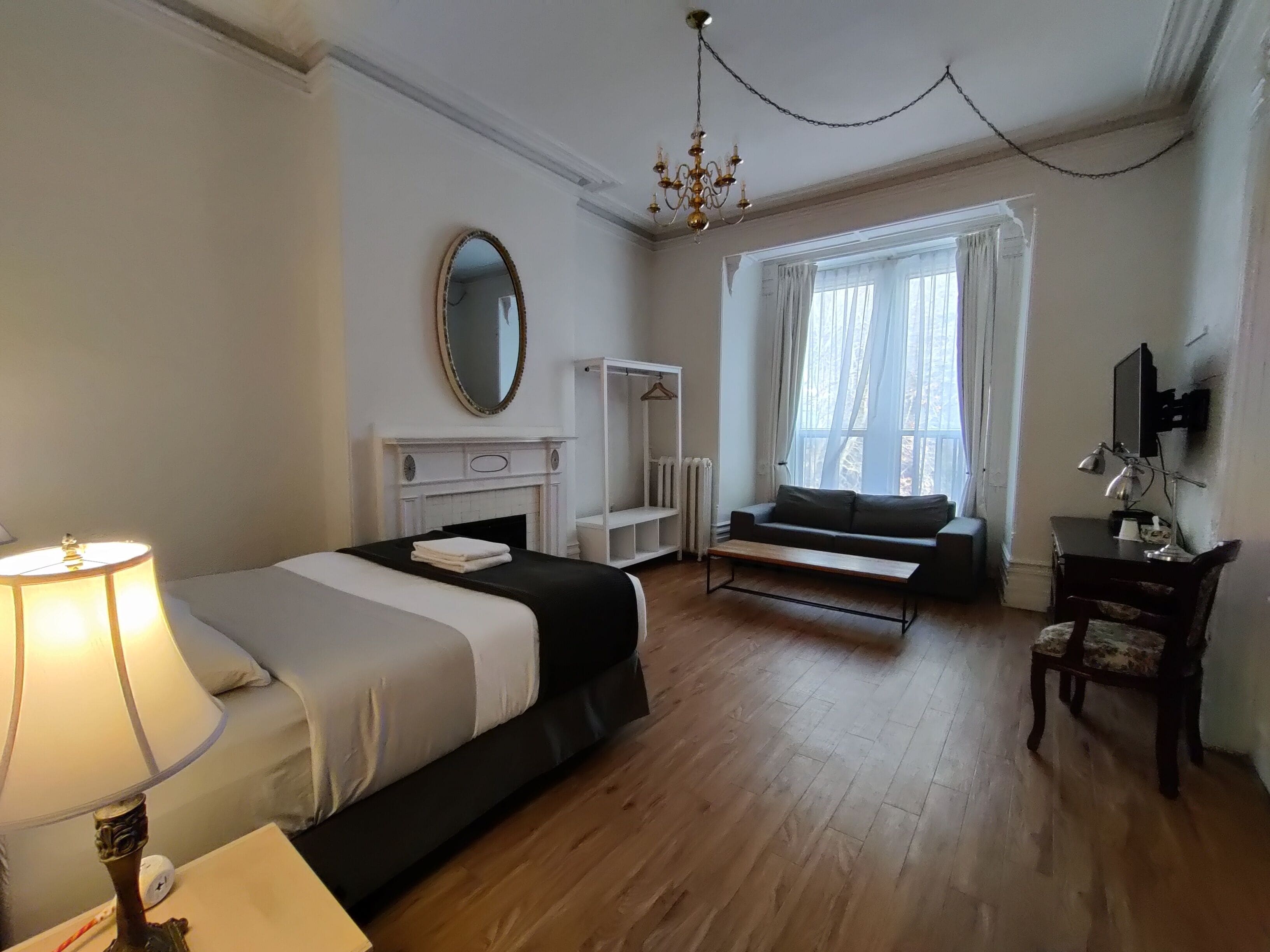 family room | 1 bedroom, desk, iron/ironing board, free wifi