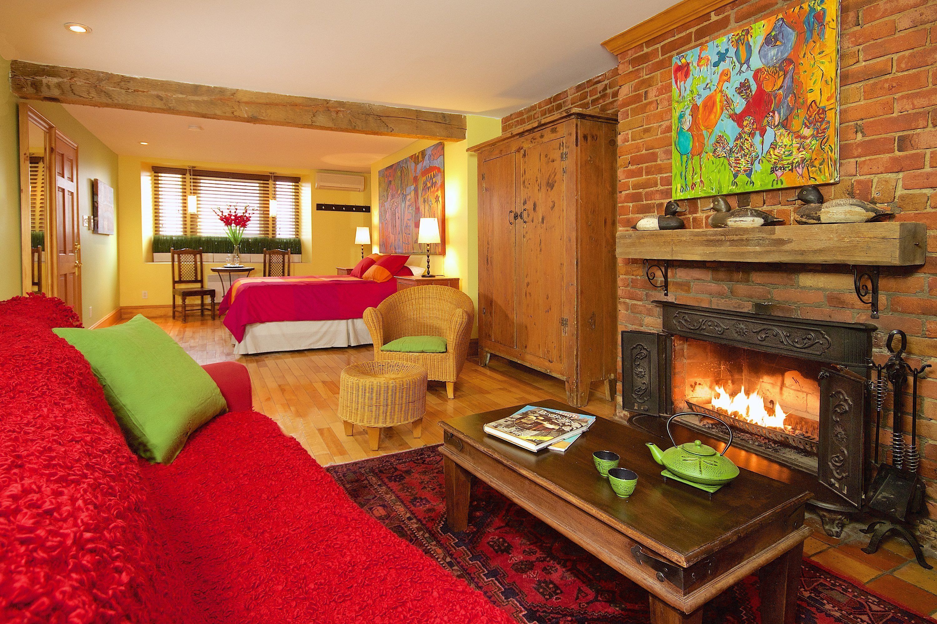 家庭套房, 多張床, 按摩浴缸 | 客廳 | 電視、iPod 插座