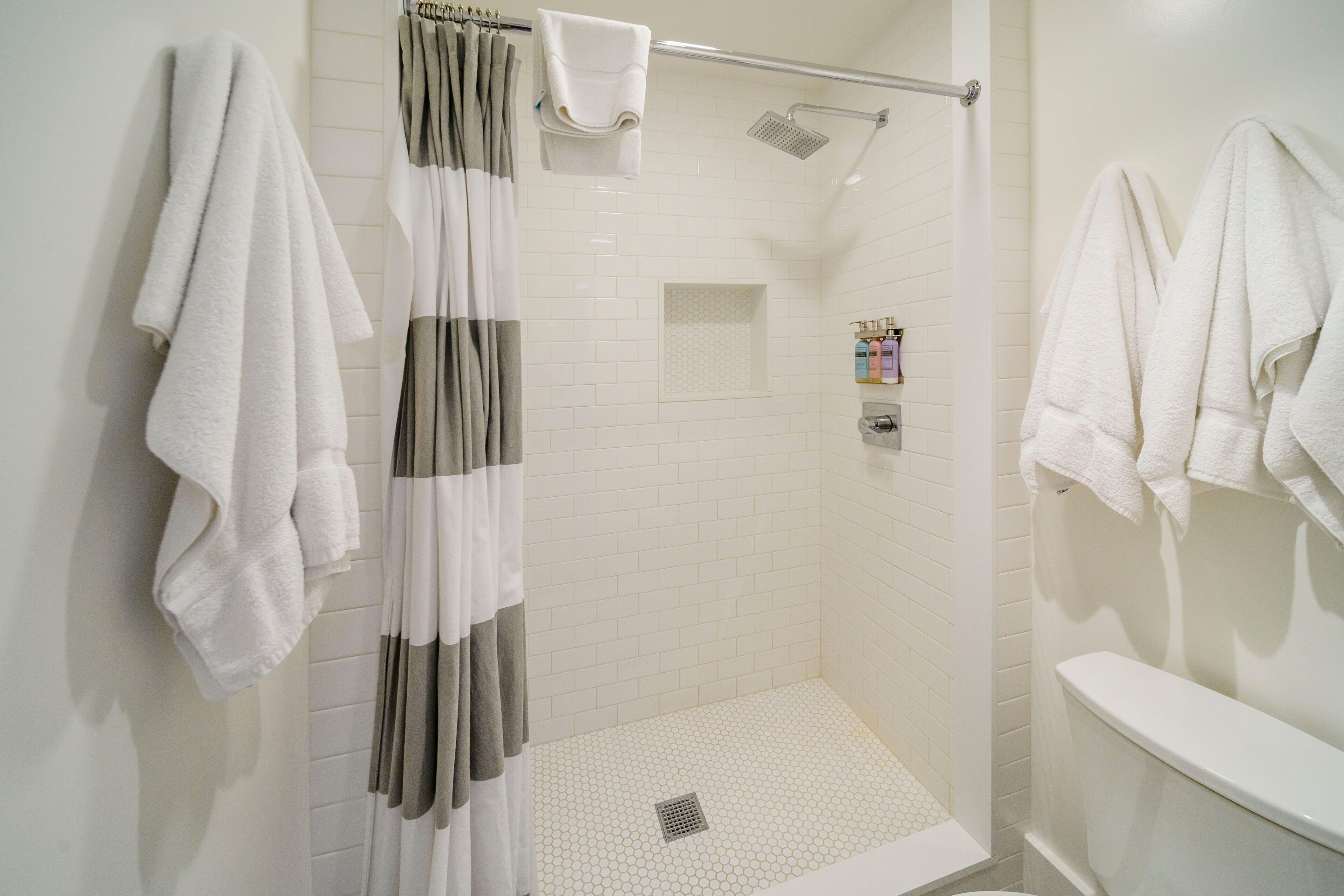 rainfall showerhead, free toiletries, hair dryer, towels