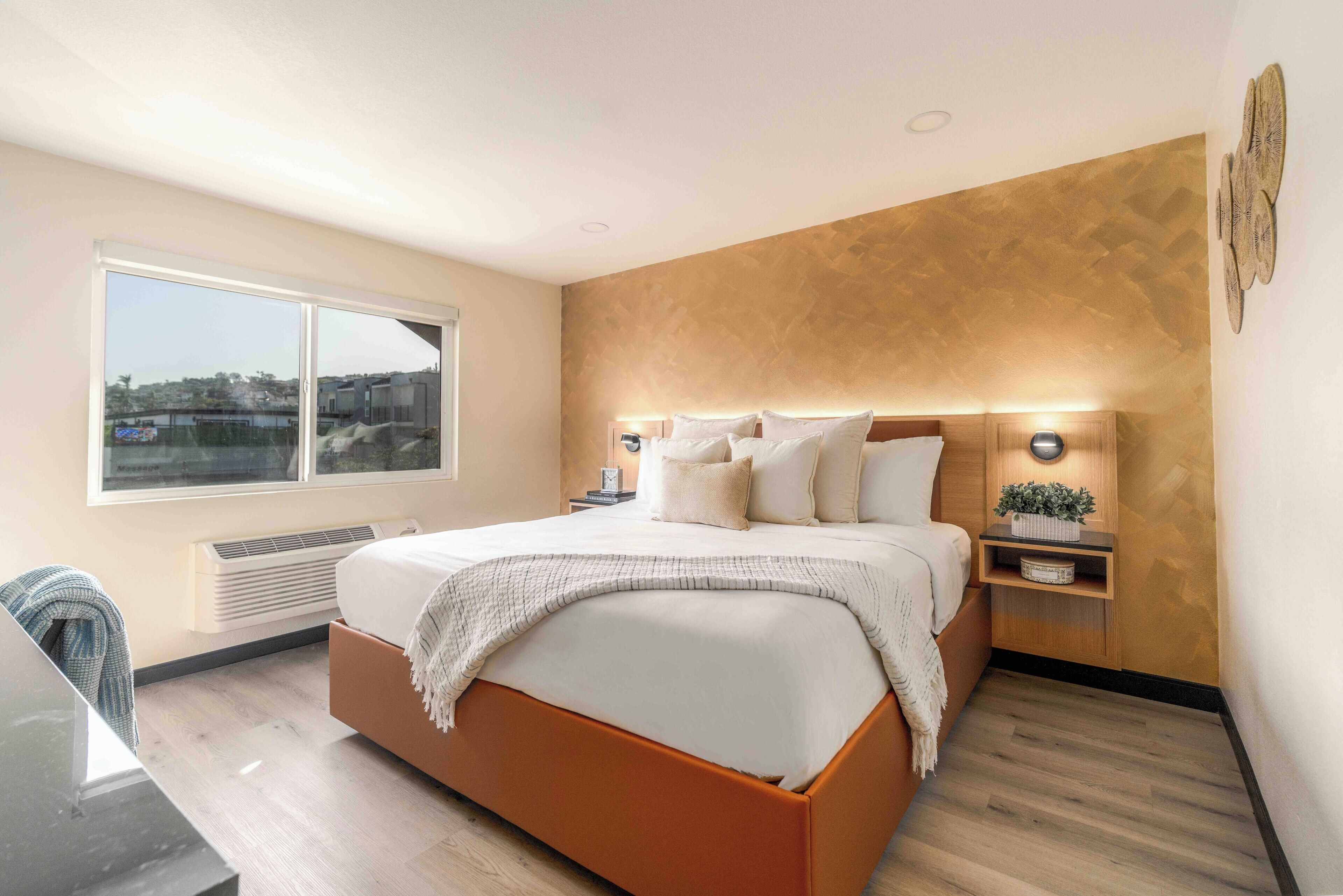 Room, 1 King Bed | In-room safe, individually decorated, individually furnished, desk