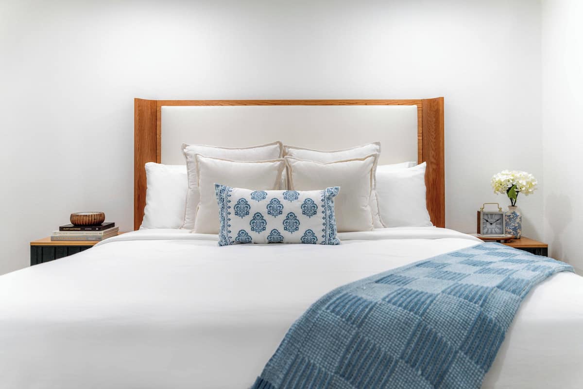 Room, 1 Queen Bed, Accessible, Non Smoking | In-room safe, individually decorated, individually furnished, desk