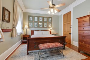 Individually decorated, individually furnished, laptop workspace - Elysian Fields Inn (New Orleans)