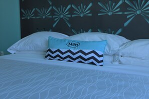 Kamar, 1 Tempat Tidur King, pemandangan kota | Brankas, tirai kedap cahaya, setrika/meja setrika, dan Wi-Fi gratis
