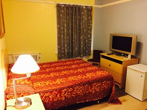 標準客房, 共用浴室 | 獨特設計、書桌、手提電腦工作空間、遮光窗簾/窗簾