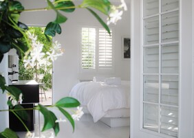 Deluxe Room, 1 King Bed, Poolside | Egyptian cotton sheets, down comforters, pillowtop beds